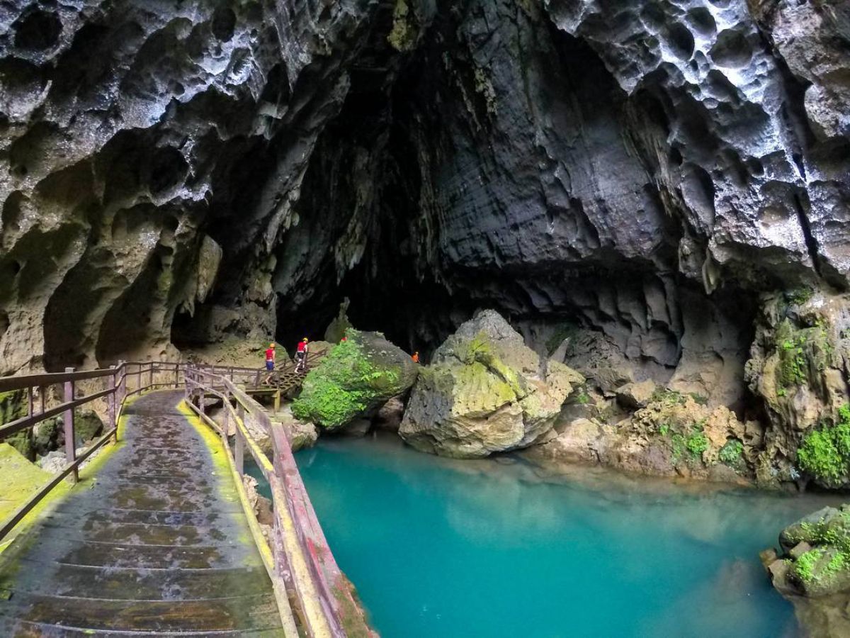 Hang Toi (Dark Cave) and Hang Sang (Bright Cave)