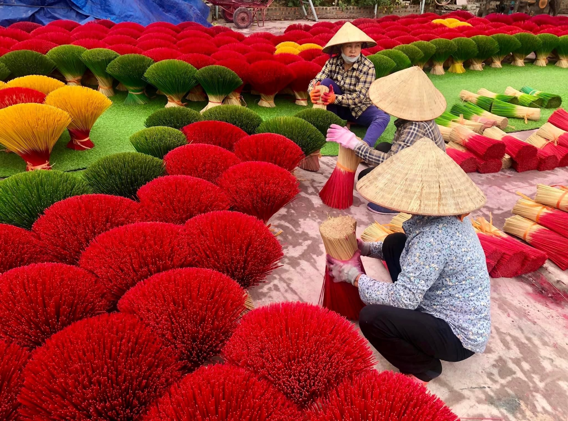 Incense workers