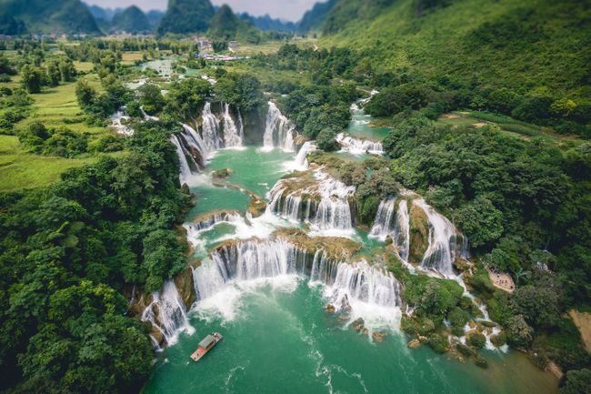 The magnificent Ban Gioc Waterfall (Shutterstock)