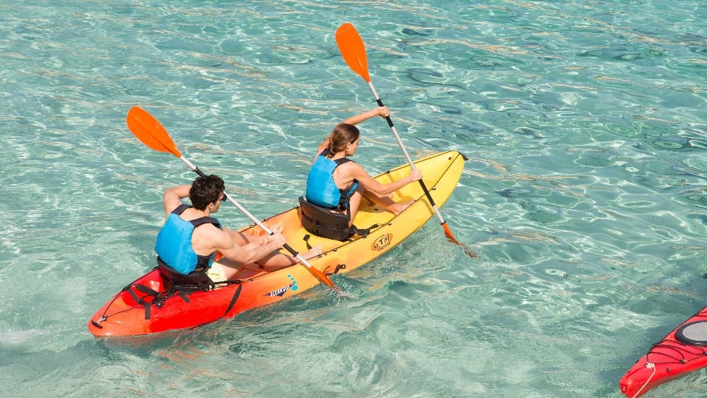 Kayaking is an exciting experience in Ong Lang Beach (Source: Collected)