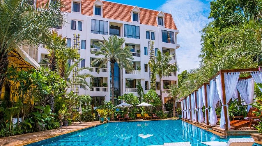 Palace Gate Hotel & Resort