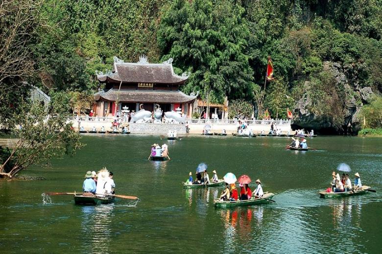 Perfume Pagoda – Hanoi Suburbs